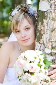 lovely bride posing with bridal bouquet