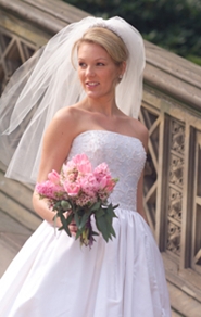 beautiful bride posing in her wedding gown holdin wedding bouquet