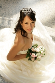 beautiful bride posing with wedding bouquet